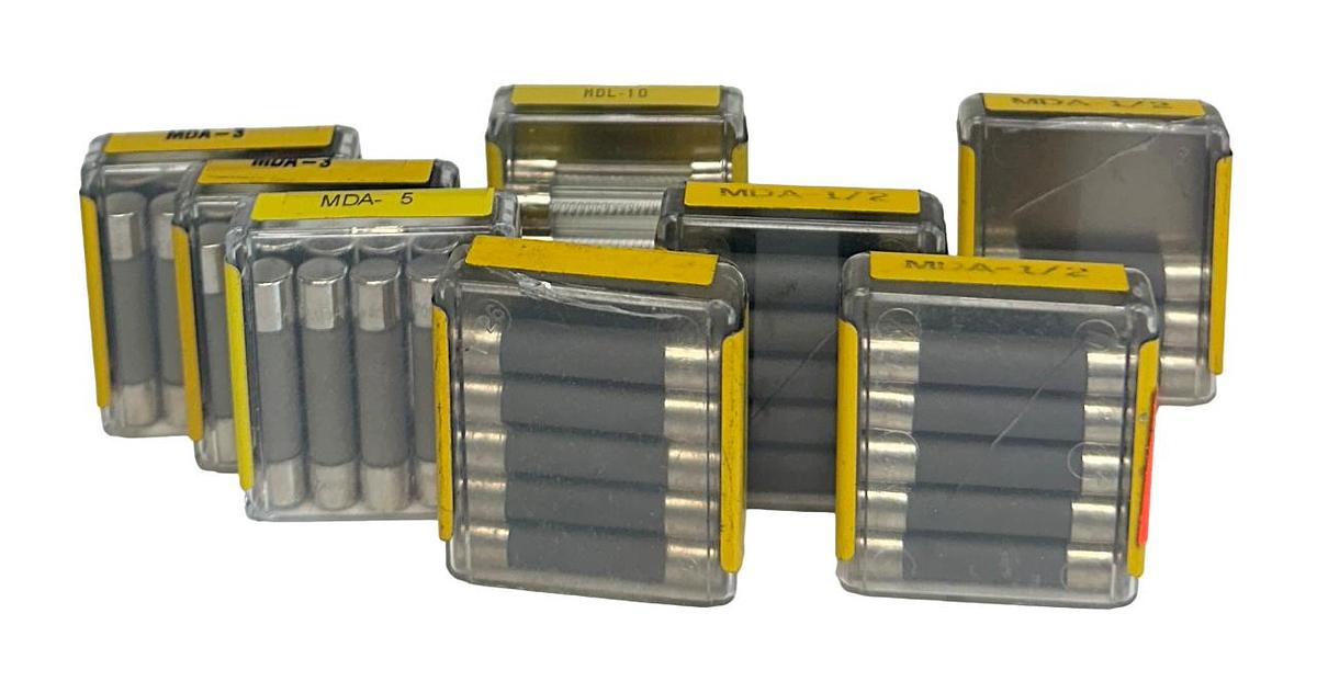 Used 37 COOPER BUSSMANN MDA-1/2 / MDA-3 / MDA-5 / MDL-10 MINI FUSES NSMP