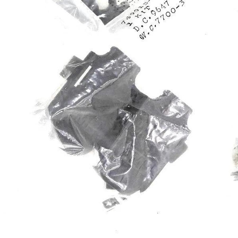 LOT OF 17 NEW AMP 749915-2 CABLE CLAMP KITS 7499152
