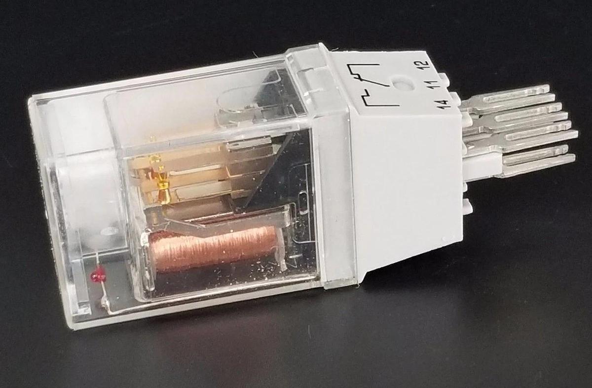NEW PHOENIX CONTACT ST-REL3-SG 24/21 RELAY CONNECTOR ART. NO. 2822011
