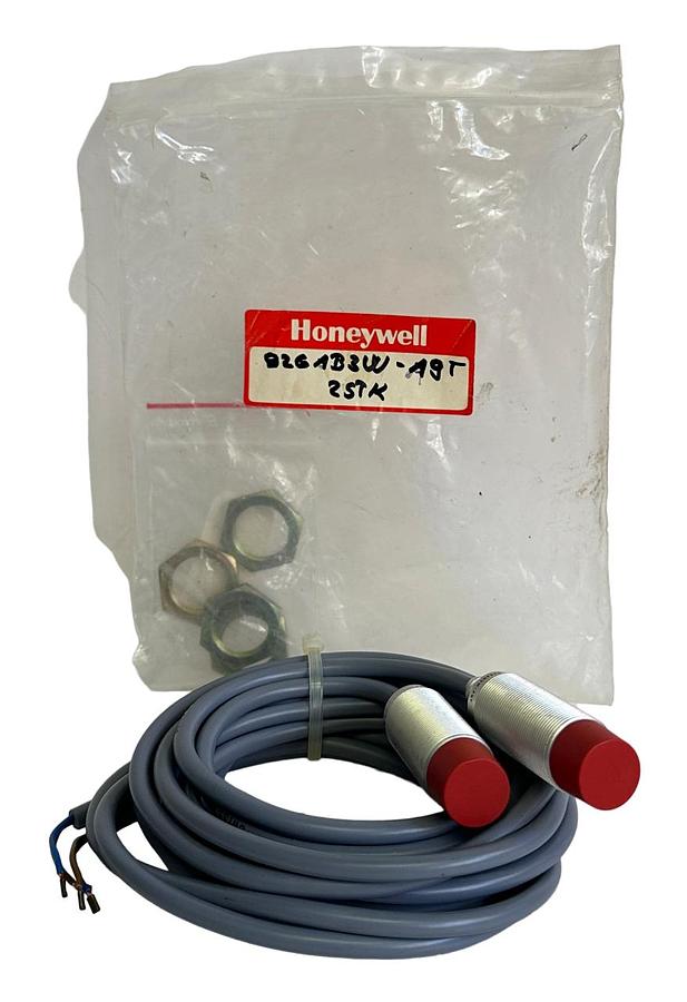 Used 2 NEW HONEYWELL 926AB3W-A9T / 926AB3WA9T PROXIMITY SWITCHES W/ HARDWARE