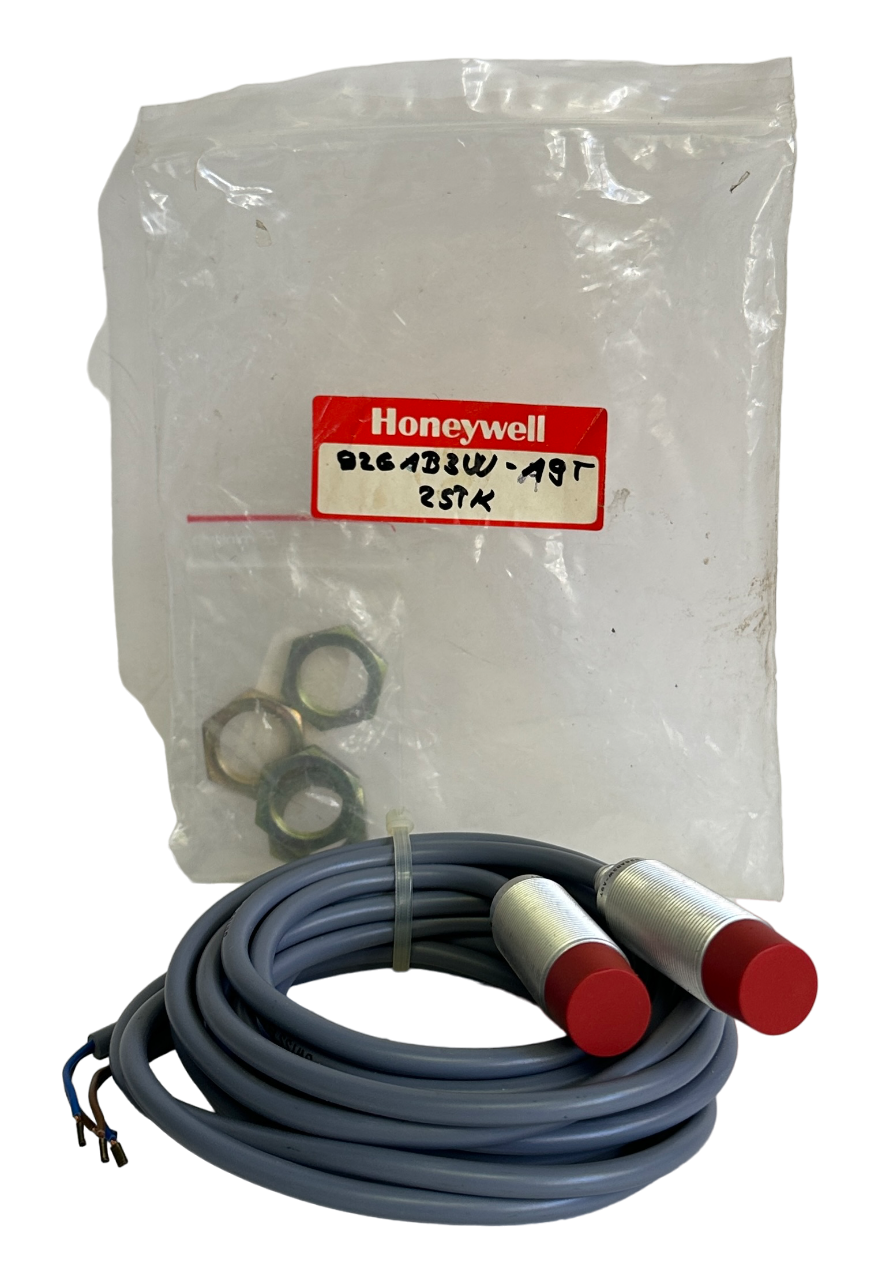 Used 2 NEW HONEYWELL 926AB3W-A9T / 926AB3WA9T PROXIMITY SWITCHES W/ HARDWARE