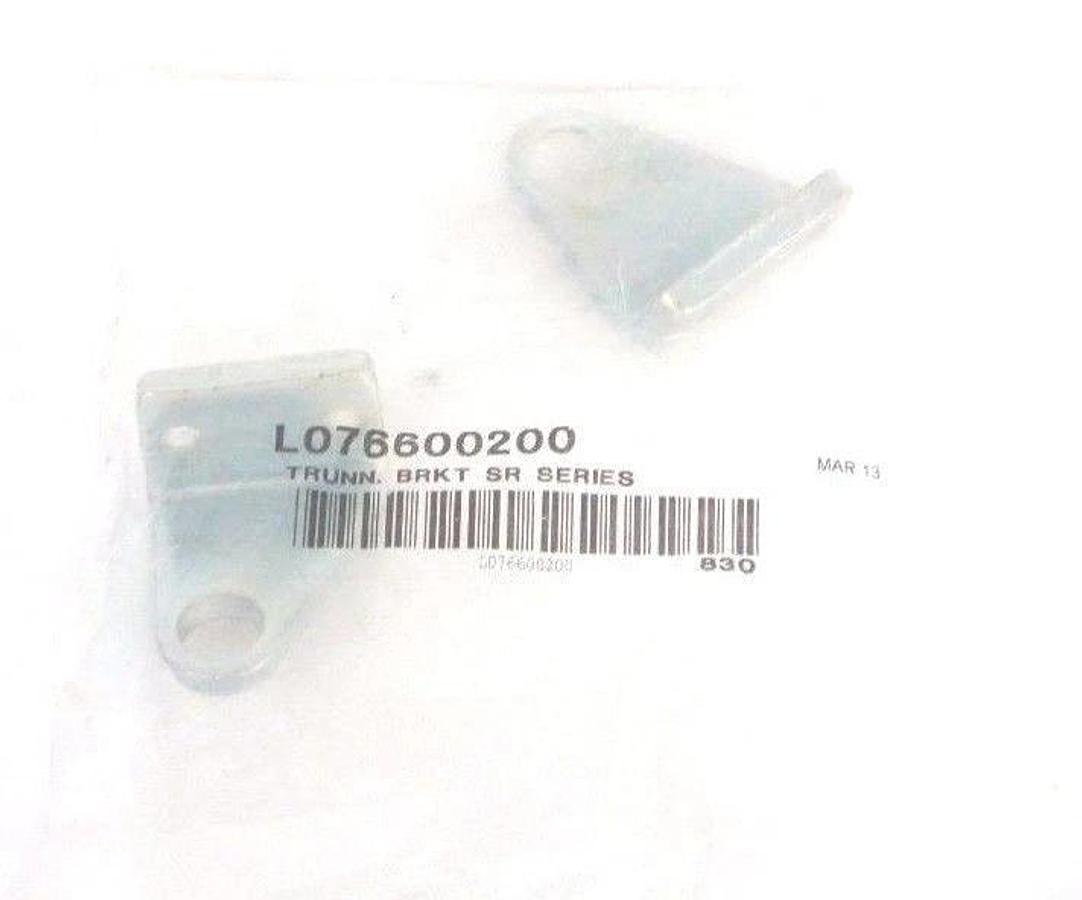 Used NIB PARKER L076600200 TRUNN. BRACKETS SR SERIES