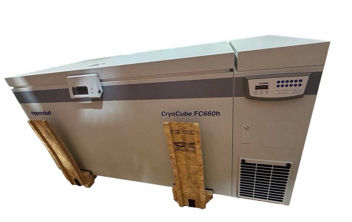 Used EPPENDORF CRYOCUBE FC660C ULTRA-LOW TEMPERATURE FREEZER 660 L (for parts)