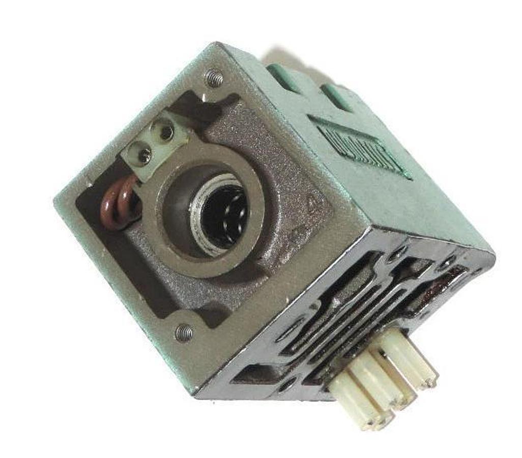 Used NUMATICS 15SSS531M SOLENOID VALVE 152SS500M, 24 VDC .25AMPS