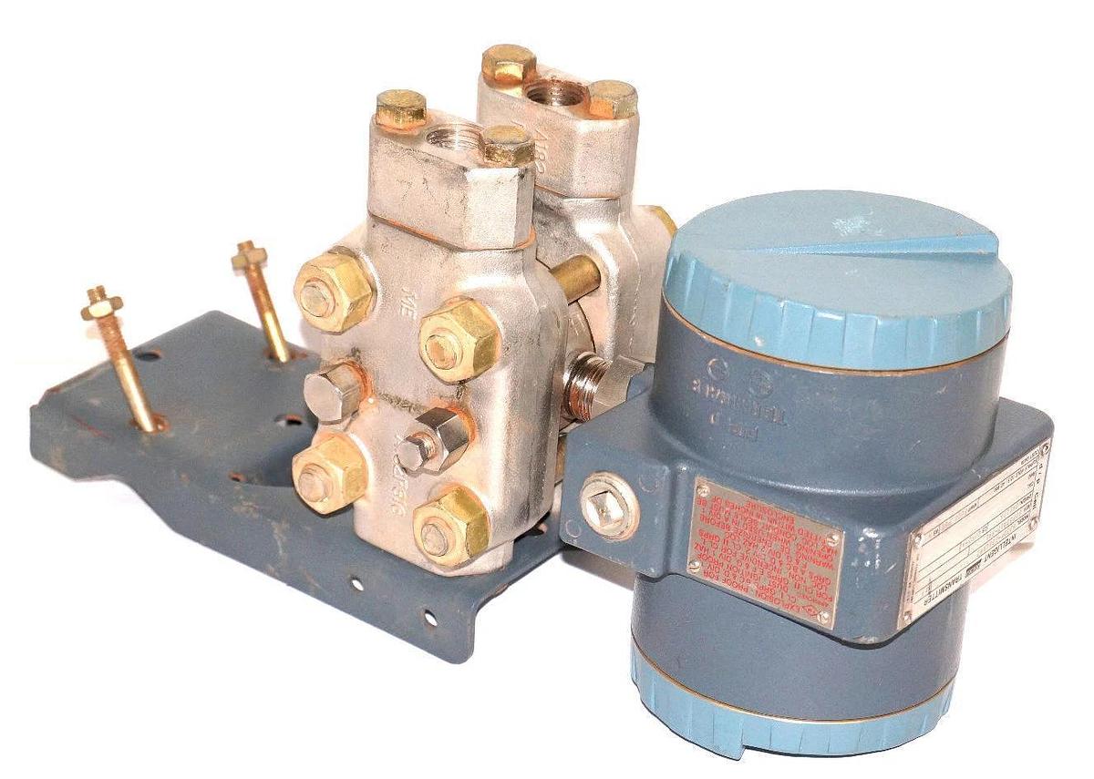 Used FOXBORO 823DP-D3S1NM2 PRESSURE TRANSMITTER REF. NO. 90F50817-8A1 ORIGIN. 2A9106