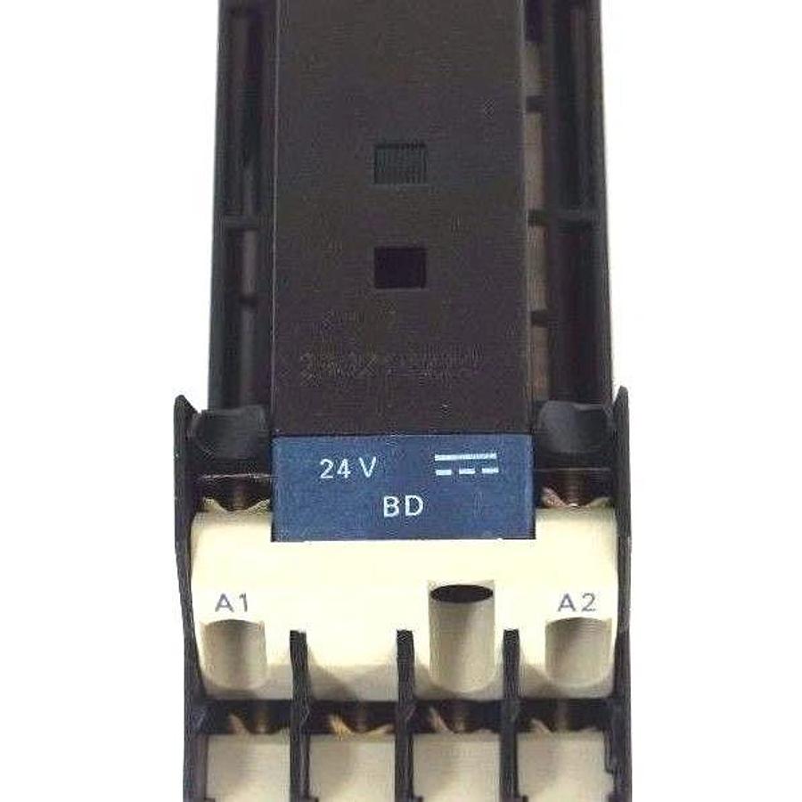 NIB TELEMECANIQUE CA3DN40BD CONTROL RELAY 24V DC, CA3-DN40