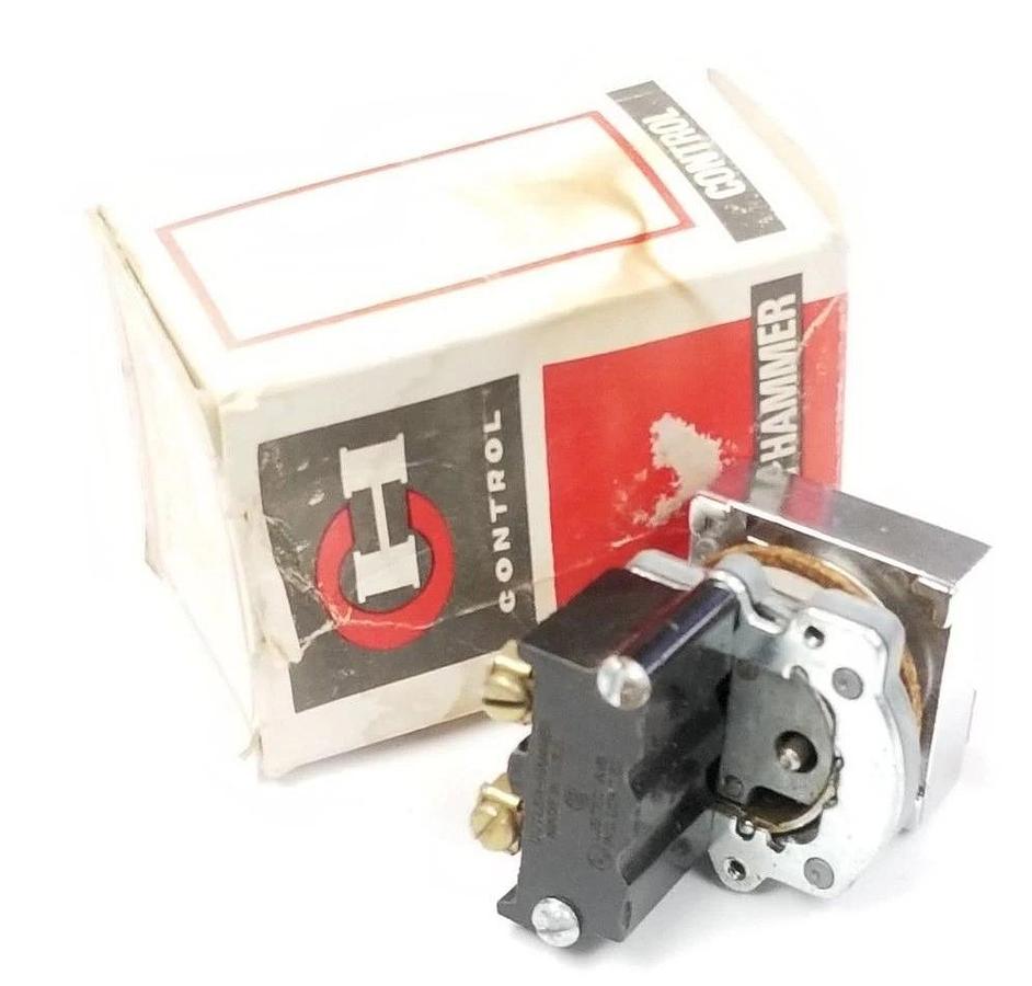 Used NIB EATON CUTLER-HAMMER E30DM COMPACT PUSHBUTTON OPERATOR W/IND LIGHT