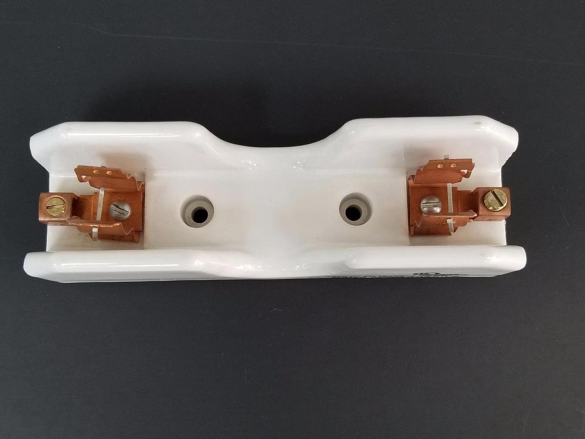 Used BUSSMANN 2611 CERAMIC FUSE BLOCK 60A, 600V