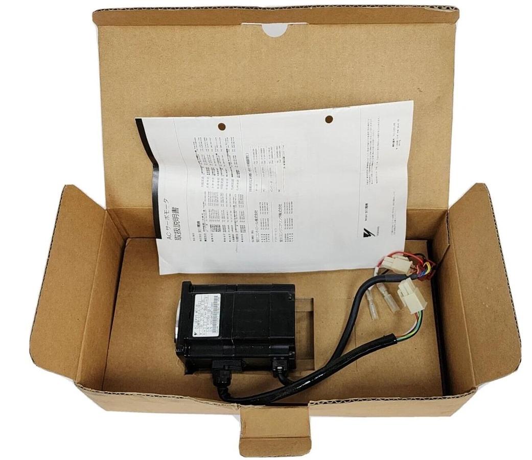 Used YASKAWA ELECTRIC SGMPH-01A1A-YR22 AC SERVO MOTOR .89AMP 3000RPM 200V