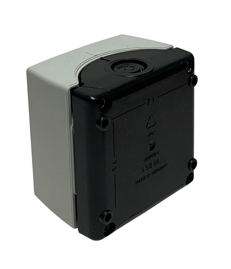 Used 4 SIEMENS 3SB3 801-0AA3 / 3SB38010AA3 EMPTY ENCLOSURES FOR COMMAND DEVICES NSMP
