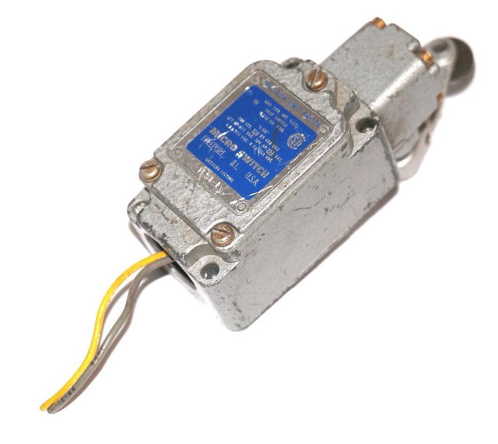 Used MICRO SWITCH 1LS1-L SWITCH 10AMP 1/3HP-125VAC 3/4-250VAC W/ 6PA121 ROLLER ARM