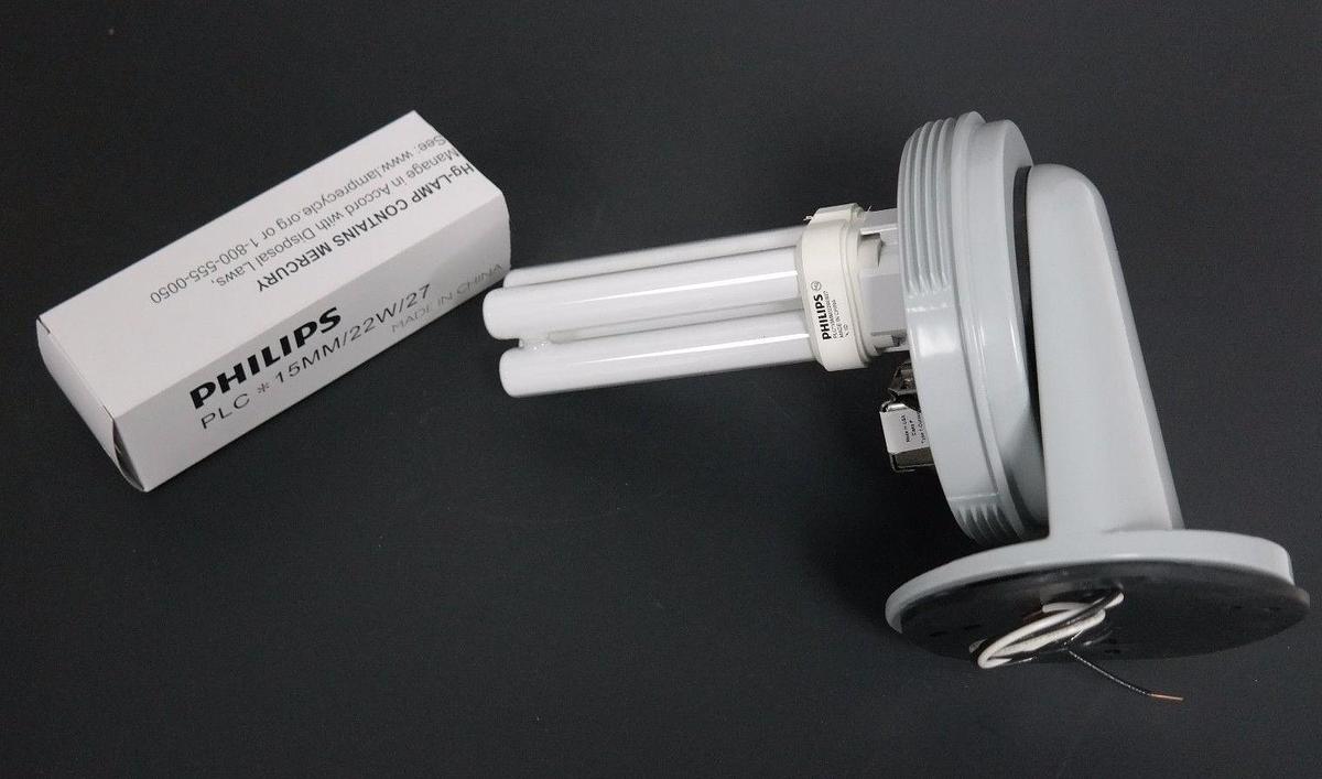 NIB RAB LIGHTING VXBR200S/F22 VAPORPROOF LIGHT FIXTURE 22W 120V WL BR 4" BX 1/2"