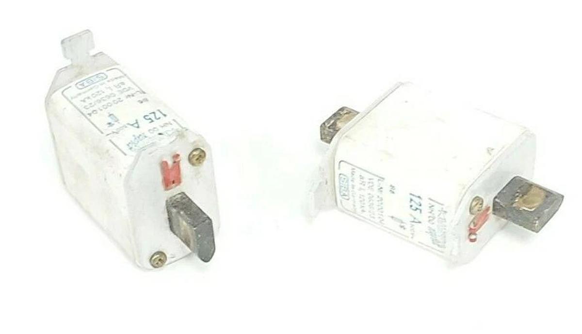 Used LOT OF 2 SIBA ULTRA RAPID NH00-125A FUSES NH0, 500V, 125A