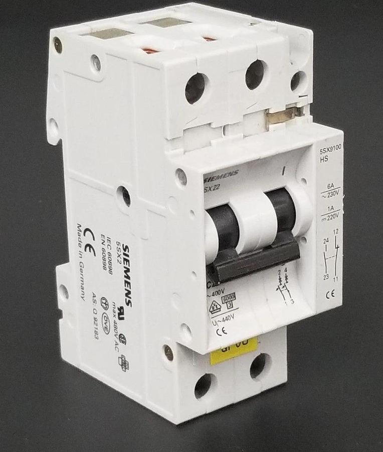 Used SIEMENS 5SX22C2 CIRCUIT BREAKER 5SX22, 480V AC W/ 5SX9100HS CONTACT BLOCK