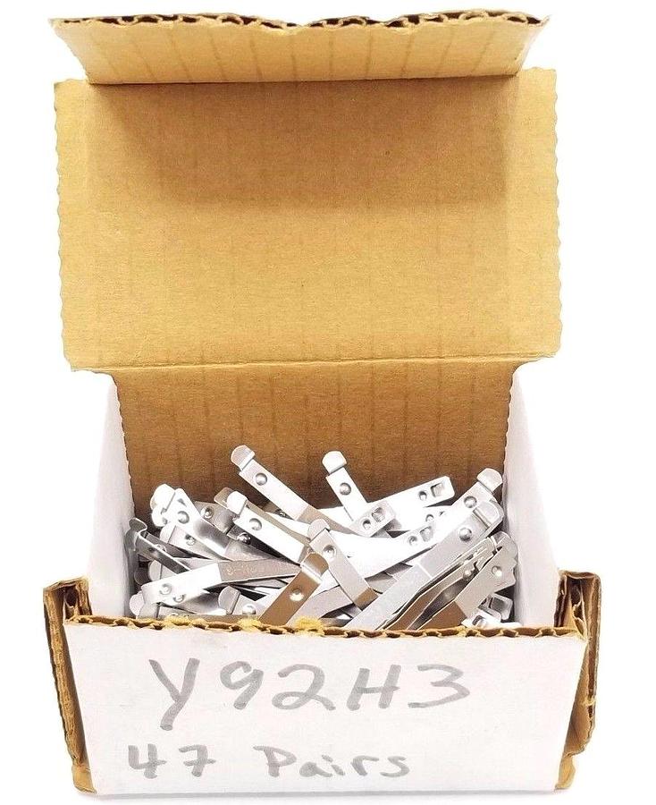 Used LOT OF 94 NEW OMRON Y923H SOCKET HOLD DOWN CLIPS