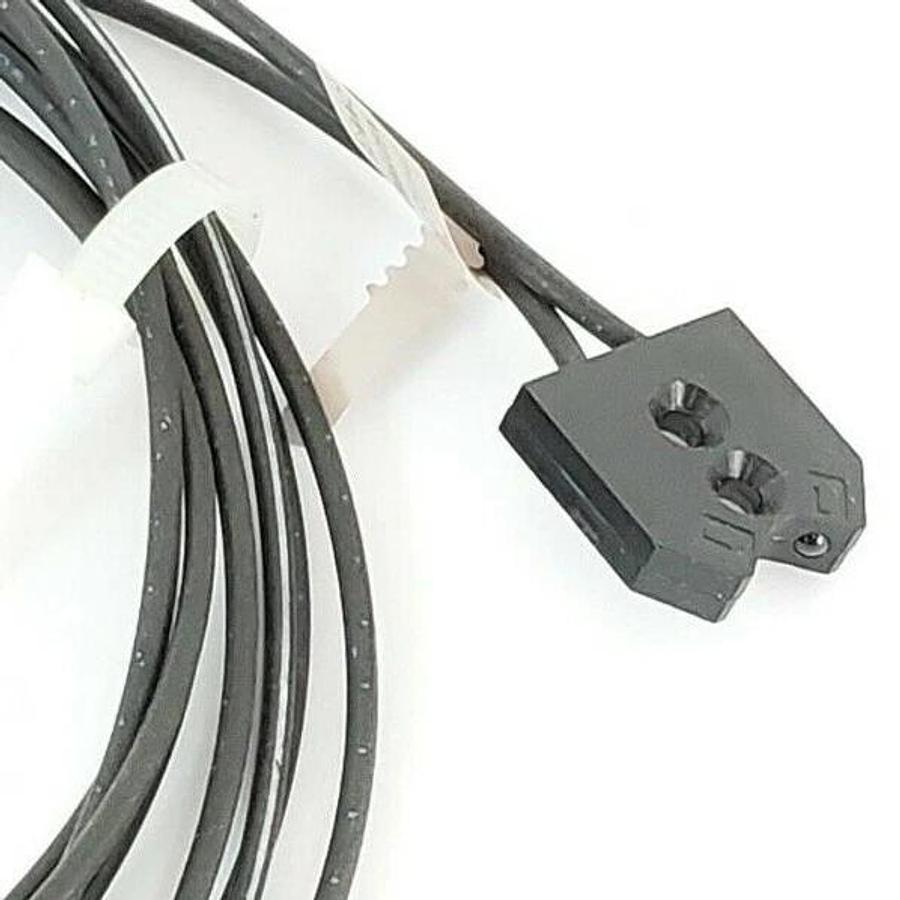 NEW OMRON E32-L25A EDGE SENS RT ANGL MOUNT, E32L25A