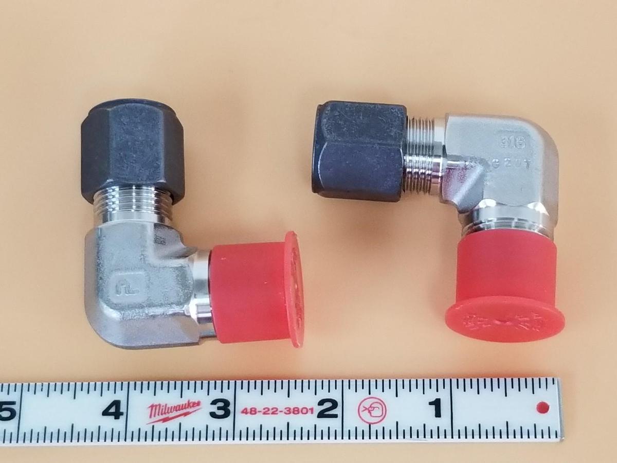 Used LOT OF 2 NEW PARKER 8-8 CBU-SS COMPRESSION MALE ELBOWS, 90°, 1/2" NPT, 88CBUSS