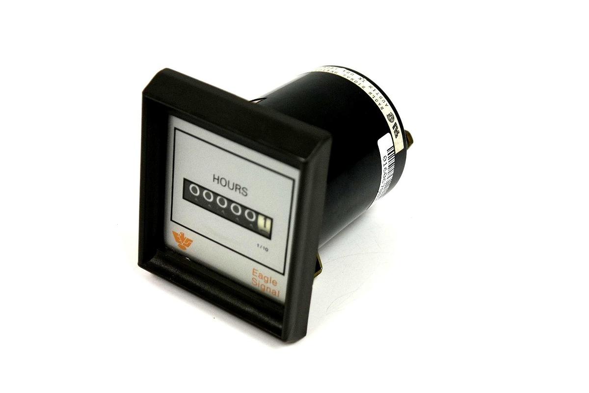 Used EAGLE SIGNAL HK410A5 ELAPSED TIME METER 120VAC/50HZ, 6-DIGIT, 99999.9 HOURS
