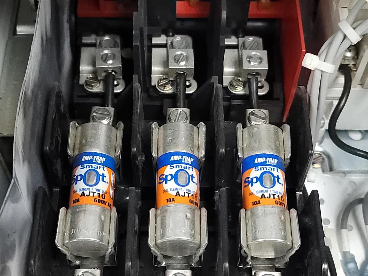 Used EATON CUTLER-HAMMER MNA02373 MOTOR CONTROL UNIT 480V 60Hz F209 MNA02373-016