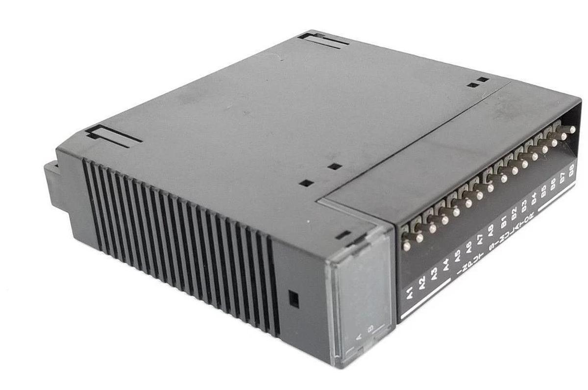 Used GE FANUC IC693ACC300D INPUT SIMULATOR MODULE