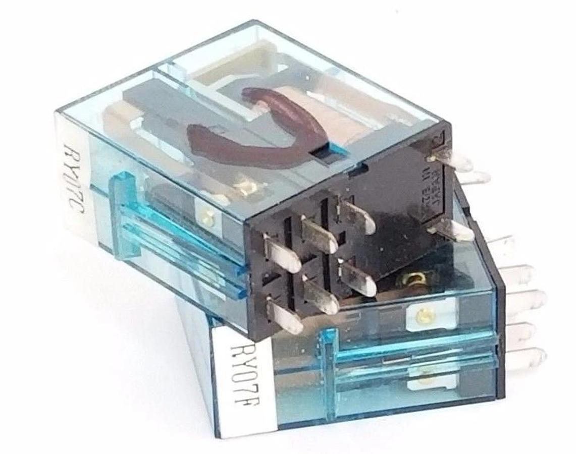 Used LOT OF 2 OMRON G7P-2 RELAYS G7P2, 24VDC, G7P-2-DC24