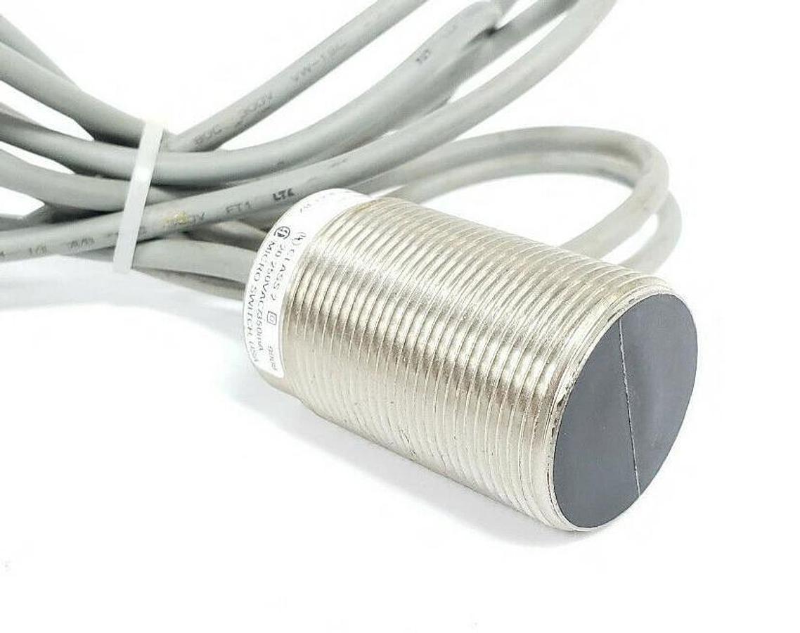 Used HONEYWELL 993AA30AT-B2 PROXIMITY SWITCH INDUCTIVE 10MM RANGE, 993AA30ATB2