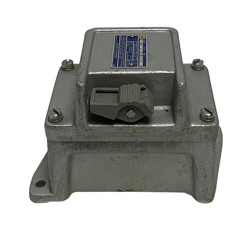 Used SQUARE D 9001-BR-107 / BR-107 / 9001BR107 EXPLOSION PROOF CONTROL STATION USNP