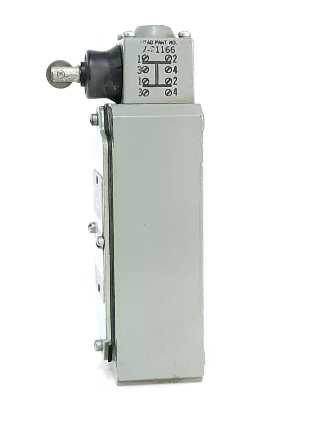 Used NEW ALLEN BRADLEY 802T-KT LIMIT SWITCH SER. 1 W/ Z-21166 OPERATING HEAD
