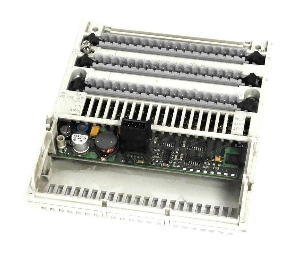 Used SCHNEIDER ELECTRIC 170ADO35000 I/O BASE 24VDC-32PT OUT, PV: 04 RI: 14