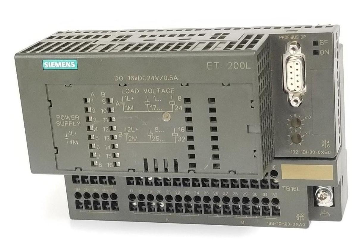 Used SIEMENS 6ES7 132-1BH00-0XB0 DIGITAL OUTPUT MODULE W/ 6ES7 193-1CH00-0XA0 BASE