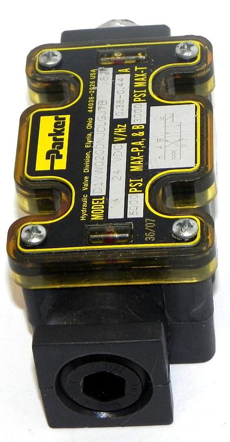 Used NEW PARKER D1VW020DNJCLGJ7B VALVE 24VDC, 0.38-0.44A, 5000PSI MAX-P,A,&B