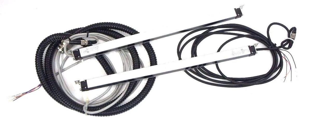 Used SET OF TAKEX LIGHT CURTAINS SS40-TR12 RECIEVER & SS40-TL12 TRANSMITTER