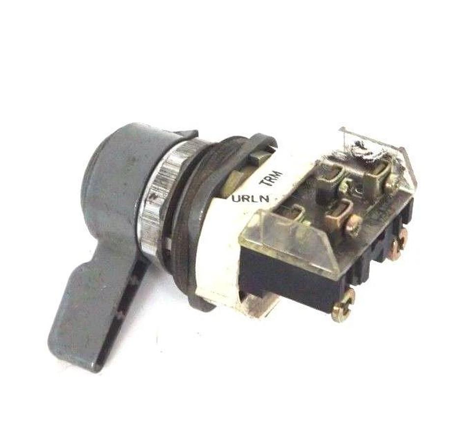 Used LOT OF 2 ALLEN BRADLEY 800T-HG11 SELECTOR SWITCHES SER. T, 2 POSITION, 800THG11