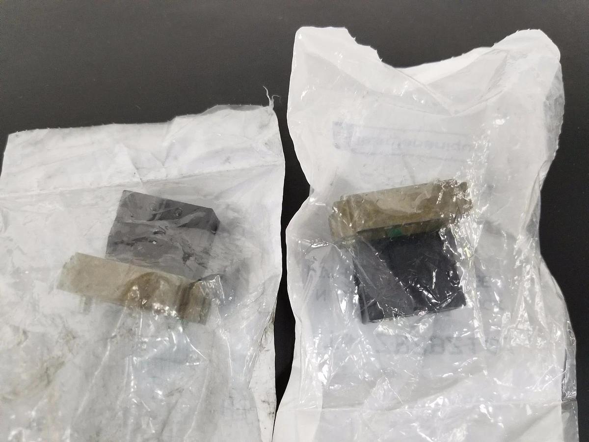 Used LOT OF 2 NEW TELEMECANIQUE ZB2BZ101 CONTACT BLOCKS W/ MOUNTING BASE