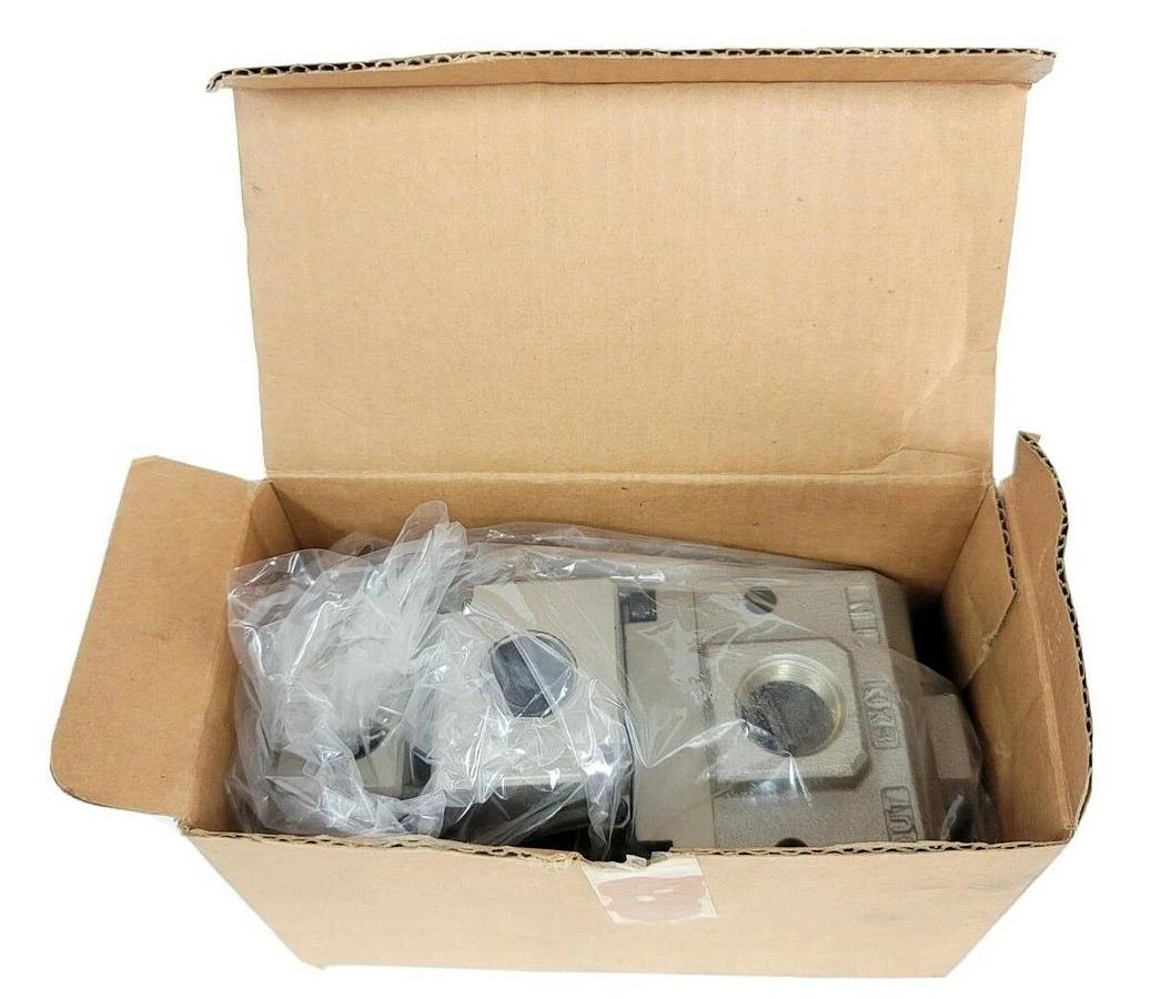 Used NIB SMC VP3145-039TB SOLENOID VALVE VP3145 AC 220V