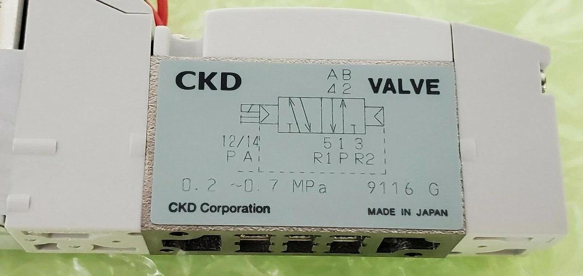 Used NIB CKD 4GB119R-00-E2K-3 DISCRETE VALVE DC24V 4GB119R00E2K3