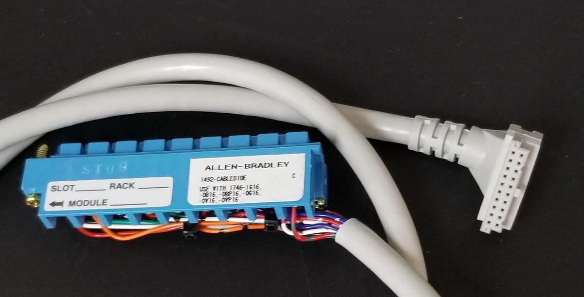Used NEW ALLEN BRADLEY 1492-CABLE010E SER. C CABLE 1492CABLE010E