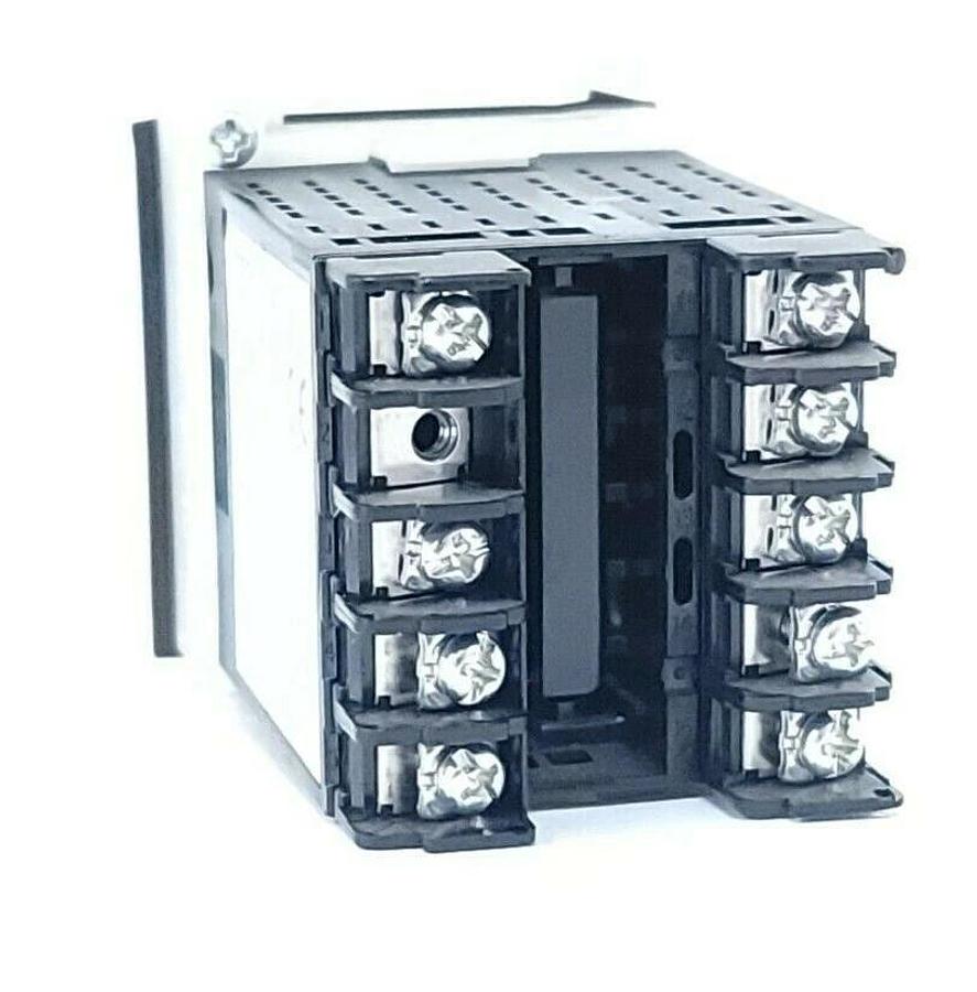 Used OMRON E5CSV-R1T-F TEMPERATURE CONTROLLER 100-240VAC 50/60HZ, E5CSV