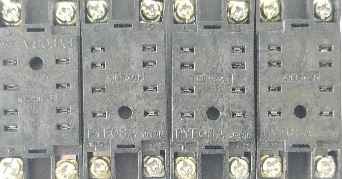 Used LOT OF 4 OMRON PYF08A RELAY SOCKETS 2-M4X10