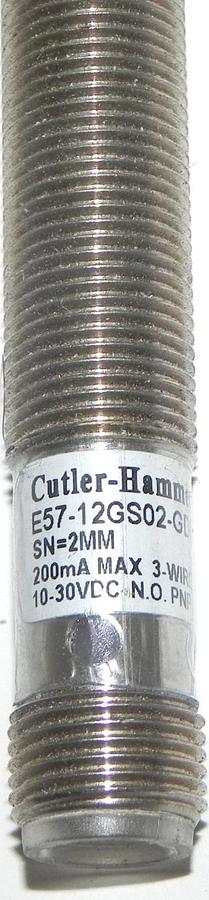 Used LOT OF 3 CUTLER-HAMMER E57-12GS02-GDB PROXIMITY SENSORS 10-30VDC E5712GS02GDB