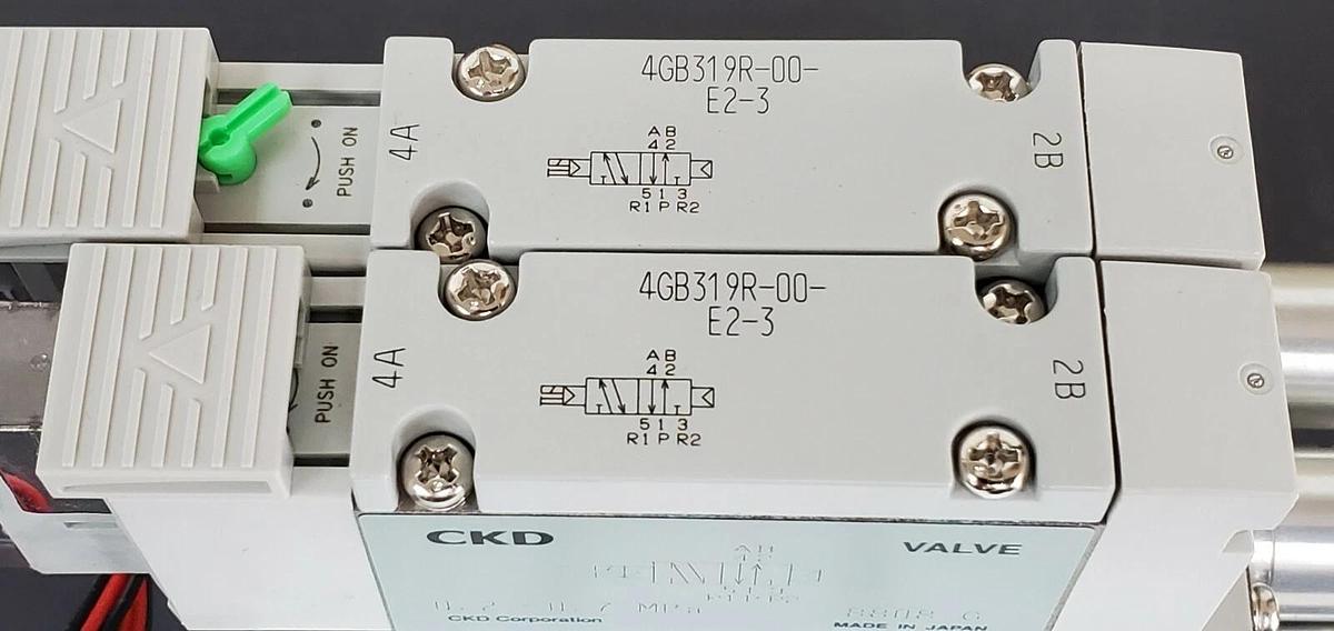 Used NIB CKD M4GB310R-C10-E2D-2-3 VALVE MANIFOLD ASSEMBLY DC24V M4GB310RC10E2D23