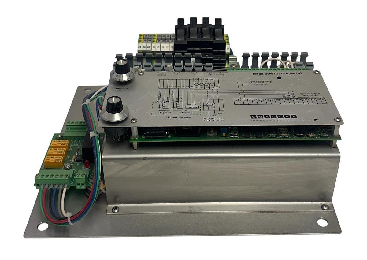 Used SMALLEY EMC2 CONTROLLER MA142 VIBRATORY CONTROLLER 220-240VAC 50/60Hz USNP