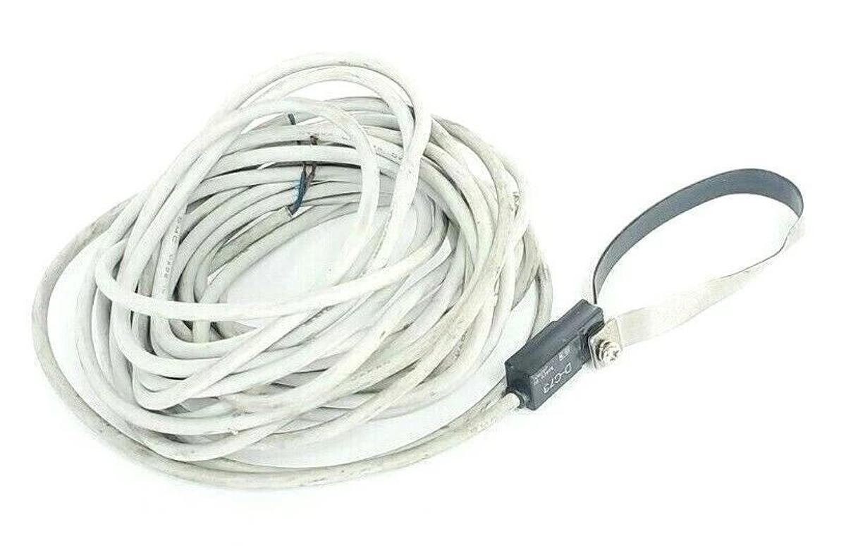 Used SMC D-C73 MAGNETIC REED SWITCH SENSOR DC73