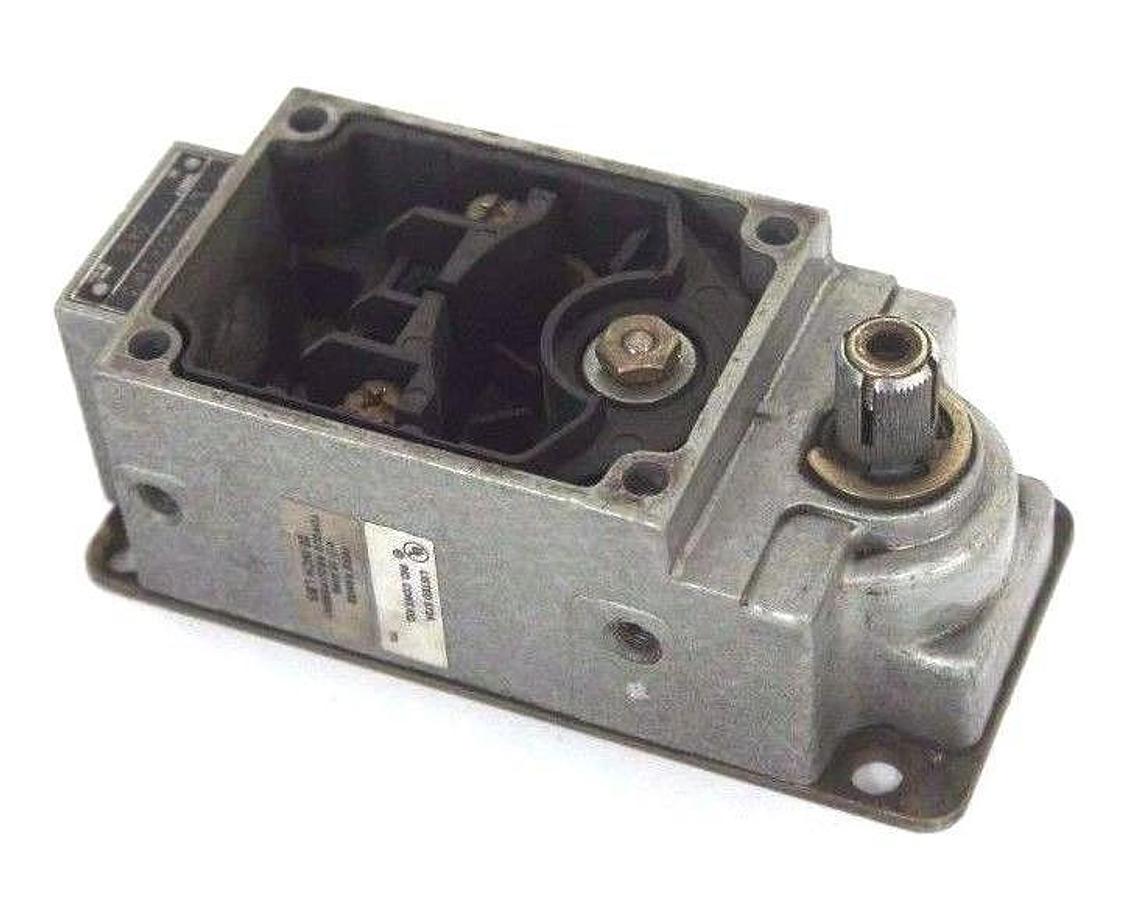 Used SCHNEIDER ELECTRIC L100WS2M3 LIMIT SWITCH SER. F, MISSING COVER PLATE