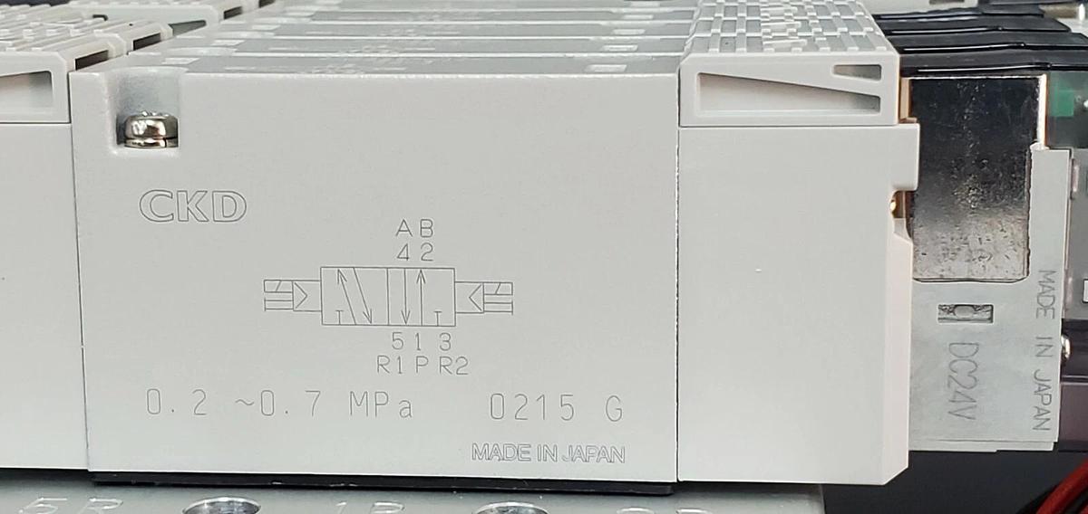 Used NIB CKD M4GE280R-06-E2-5-3 DISCRETE VALVE MANIFOLD ASSEMBLY M4GB120RC6E2HZ1D