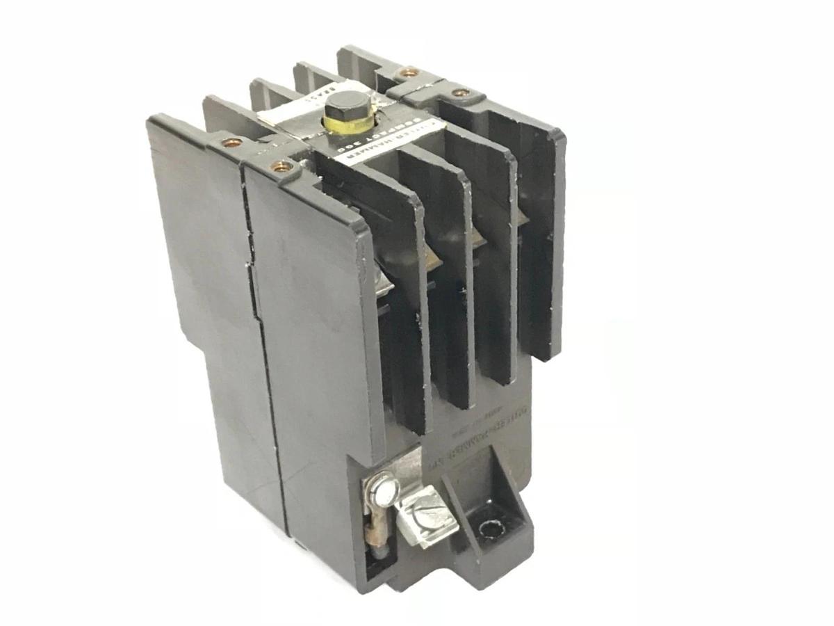 Used LOT OF 2 CUTLER-HAMMER 9575H2250 COMPACT 300 TYPE CF RELAYS 300VAC, 6A, 910