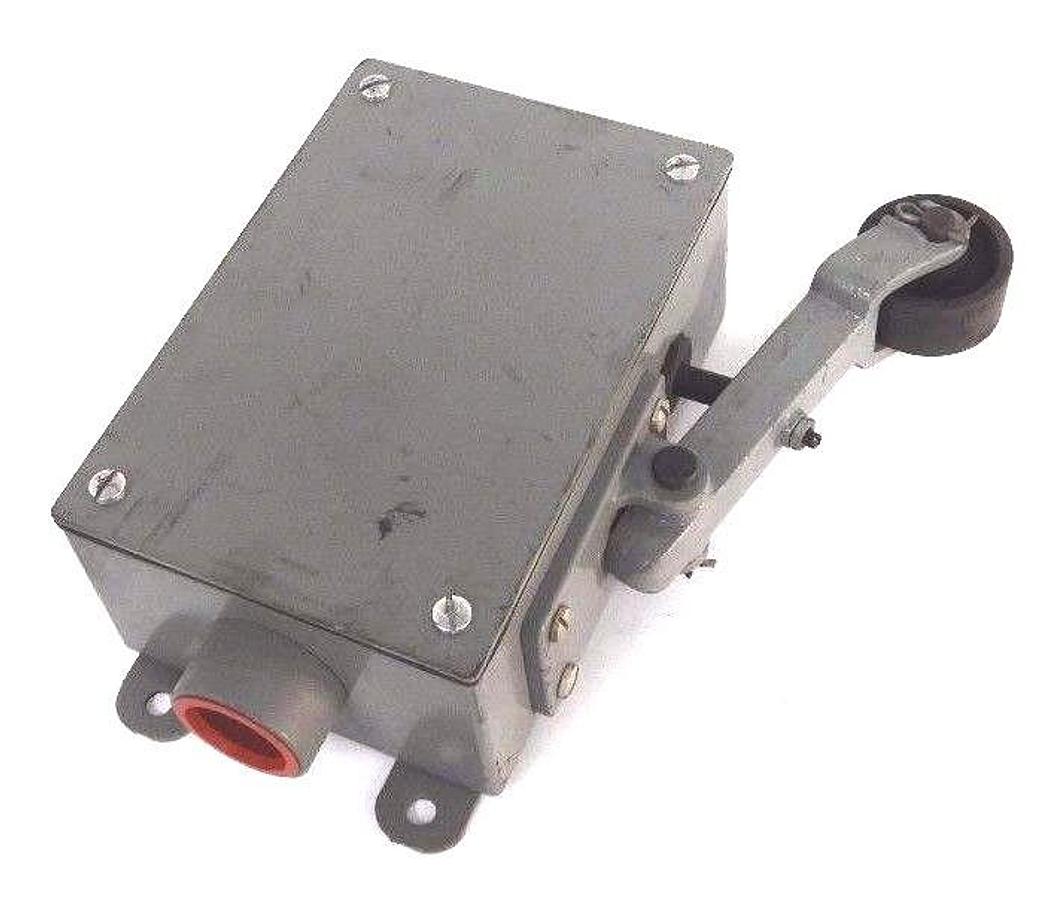 Used NEW REES 04939-100 LIMIT SWITCH RIGHT HAND 04939100