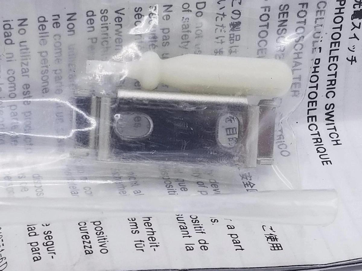 Used OMRON E3X-A11 PHOTOELECTRIC SWITCH E3XA11, 10 TO 30 VDC