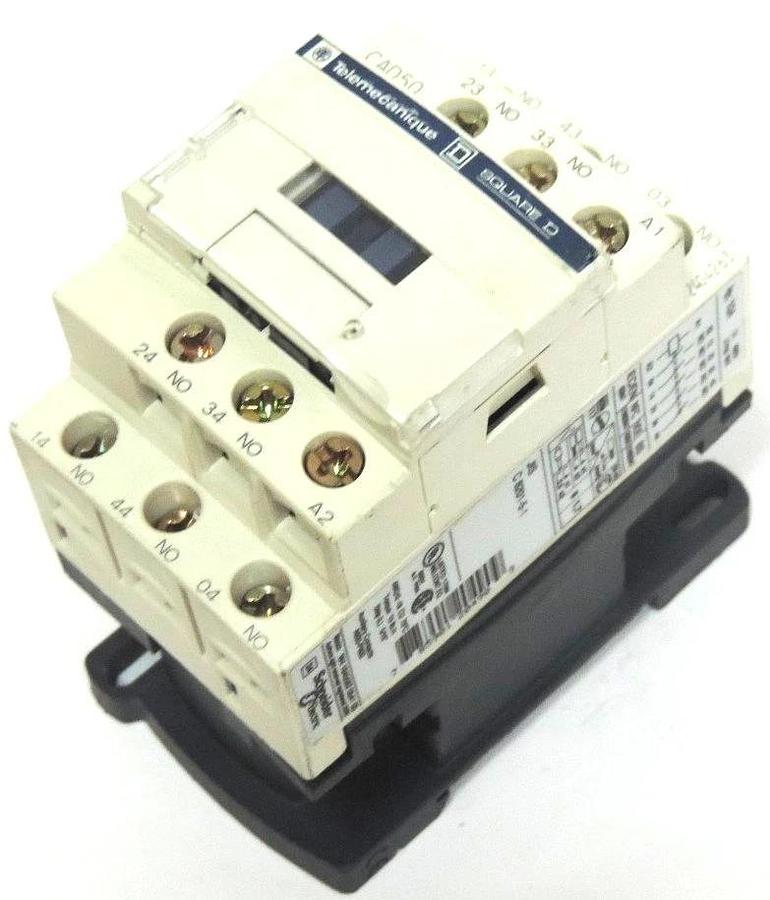 Used TELEMECANIQUE CAD50G7 RELAY 120V, 50/60HZ
