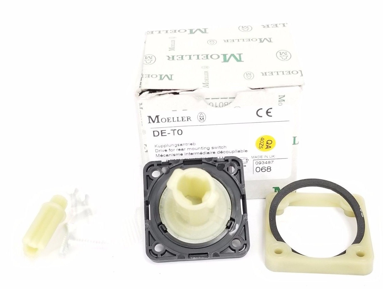 Used NIB MOELLER DE-T0 DRIVE FOR REAR MOUNTING SWITCH DET0